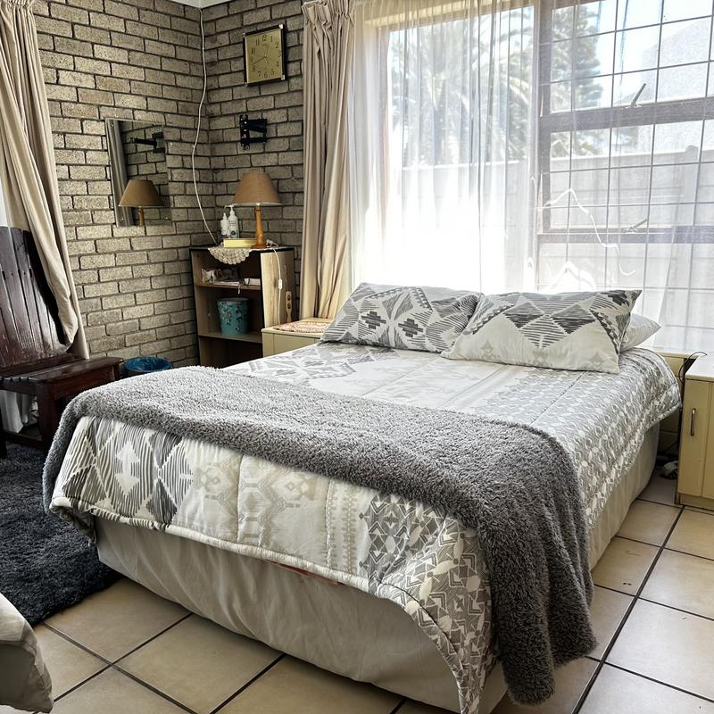 2 Bedroom Property for Sale in Fraaiuitsig Western Cape